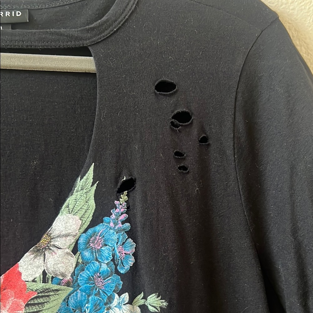 Torrid Black Graphic distressed T-Shirt Size 1X EUC - Picture 8 of 8
